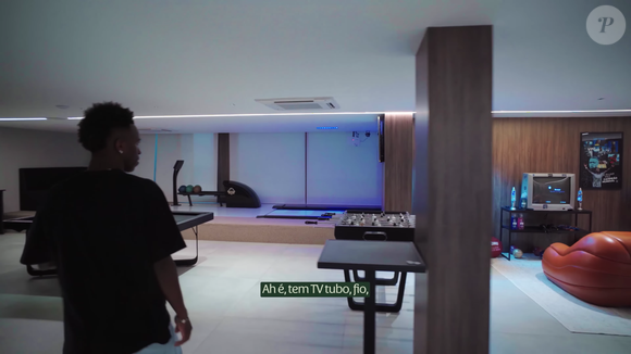 Pensando no entretenimento, Vini Jr. tem um salão de jogos tanto eletrônicos quanto de mesa