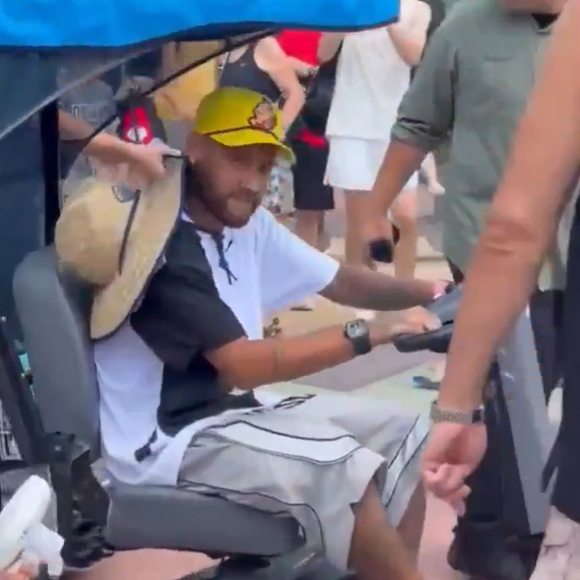 Flagrado em carrinho de golfe na Disney, Neymar vira alvo de novas críticas após eliminação do Brasil na Copa do Mundo de 2026