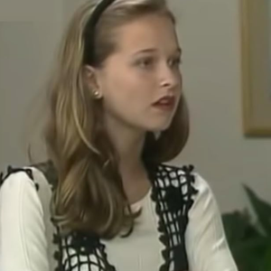 Na novela 'A Viagem', Estela é mãe de Beatriz, uma jovem com comportamento rebelde.