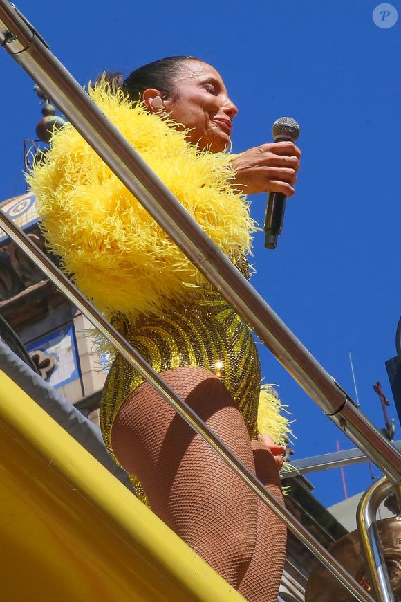 A estreia de Ivete Sangalo no Carnaval do Rio foi marcada por homenagem a Preta Gil, multidão em coro e emoção de Gominho