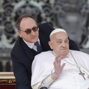 O 'anjo da guarda' de Papa Francisco: quem é o enfermeiro Massimiliano Strappetti, que acompanhou o religioso até o último suspiro?