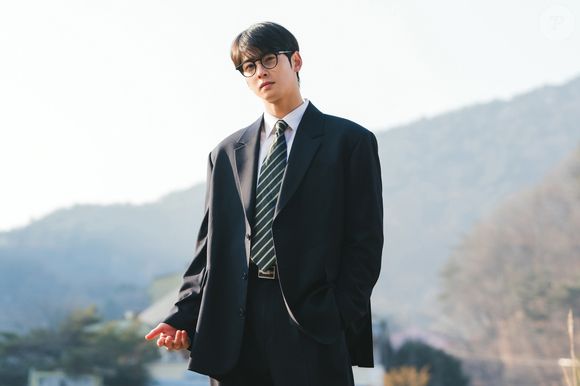 'Os SUPERtontos' não segue os padrões tradicionais de doramas e é uma grande comédia de ação, excelente para uma maratona