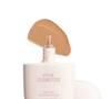 O acabamento natural veio com o Skin Tint Blurring Elixir nos tons 5N e 6N, aplicado com o Skin Tint Brush 03, criando efeito blur elegante.