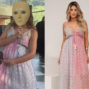 Usando vestido longo de alças com fios de lurex por Palak, peça sofisticada de valor não divulgado.