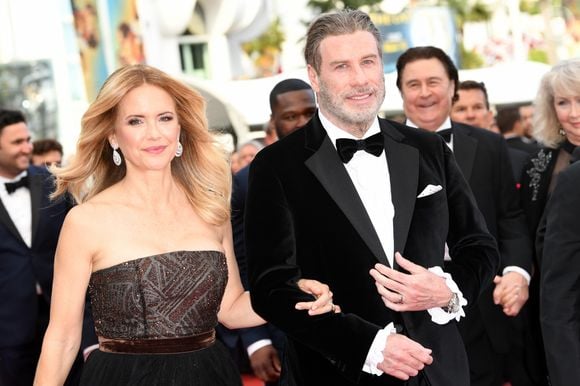 Kelly Preston morreu em 12 de julho de 2020, aos 57 anos, após enfrentar um câncer de mama por aproximadamente dois anos. Segundo a revista People, a atriz manteve boa parte do tratamento longe dos holofotes. Na ocasião, John Travolta anunciou a morte da mulher no Instagram e escreveu: 'Ela lutou bravamente, com o amor e o apoio de tantas pessoas'