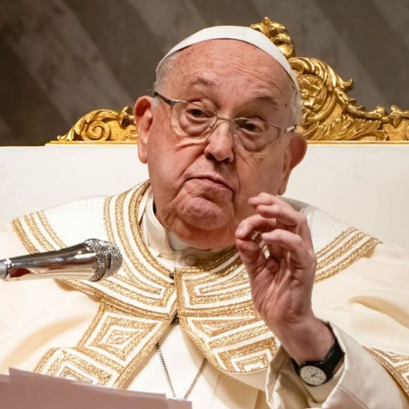 Papa Francisco não tem parte do pulmão direito