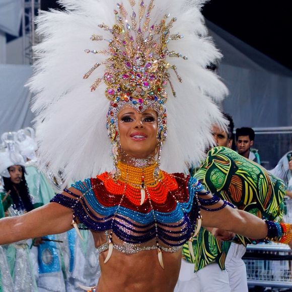 Com Viviane Araujo rainha de bateria, Mancha Verde recriou enredo de 2012