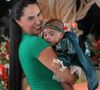 Graciele Lacerda posa com a pequena Clara, caracterizada como a princesa Merida
