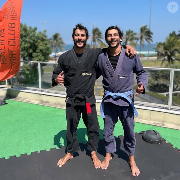 'Sou mais coração, ele é mais razão', John Johnny entrega que o irmão, Shia Phoenix, pensa mais com a cabeça do que com o coração