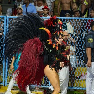 Fantasia de Gkay contava até com chifre