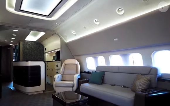 O Boeing 737 faz parte das aeronaves utilizadas pelo ator em viagens de maior alcance