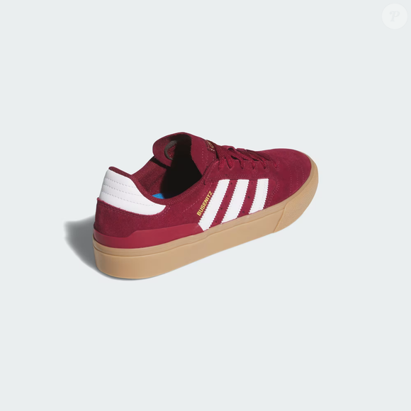 Com visual retrô inspirado no universo do skate, o Busenitz Vulc II da Adidas voltou aos holofotes após lembrar o estilo dos tênis usados por Jorginho em 'Avenida Brasil'