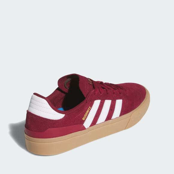 Com visual retrô inspirado no universo do skate, o Busenitz Vulc II da Adidas voltou aos holofotes após lembrar o estilo dos tênis usados por Jorginho em 'Avenida Brasil'