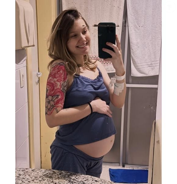 Quando Isabel Veloso engravidou, Antonia Fontenelle afirmou que a influencer não estava com câncer terminal