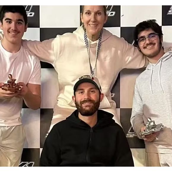 Aos 42 anos, Celine Dion conseguiu engravidar pela segunda vez após 6 tentativas de fertilização in vitro