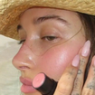 Você pode estar aplicando blush errado: aprendi com maquiadora as melhores texturas para qualquer maquiagem