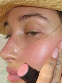 Você pode estar aplicando blush errado: aprendi com maquiadora as melhores texturas para qualquer maquiagem