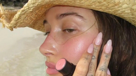 Você pode estar aplicando blush errado: aprendi com maquiadora as melhores texturas para qualquer maquiagem