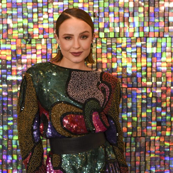 Celso (Rainer Cadete) fica apaixonado pela personagem de Larissa Manoela na novela 'Êta Mundo Bom! 2' e sem saber se continua ou não com suas maldades