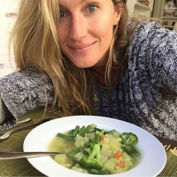 Uma das sopas preferidas de Gisele Bündchen é uma sopa de legumes vegetariana