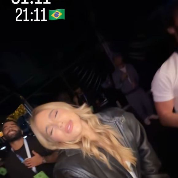 Recém-separada de Zé Felipe, Virginia Fonseca publicou diversos stories aproveitando o show de Zé Felipe.