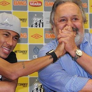 Na época, o então presidente do clube, Luís Álvaro Oliveira Ribeiro, cogitou pedir que Dilma Rousseff intercedesse para evitar a saída de Neymar do Santos