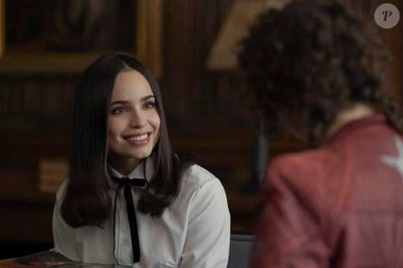 'Meu Ano em Oxford' conta a história de Anna De La Vega, uma jovem americana que adia sua entrada no mundo corporativo para estudar poesia em Oxford, na Inglaterra