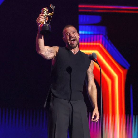 Ricky Martin ganhou um prêmio inédito no VMAs, de Ícone Latino, por sua trajetória marcante na música
