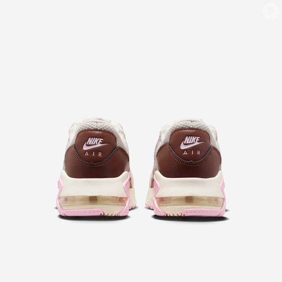 Tênis da Nike mistura referências retrô e estética moderna em lançamento que promete dominar o street style feminino