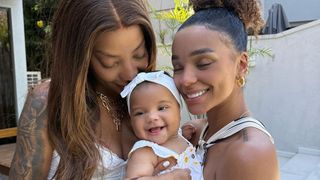 Ludmilla e Brunna Gonçalves mostram rosto da filha, Zuri, aos 5 meses e detalhe em aparência da bebê encanta a web. Fotos!