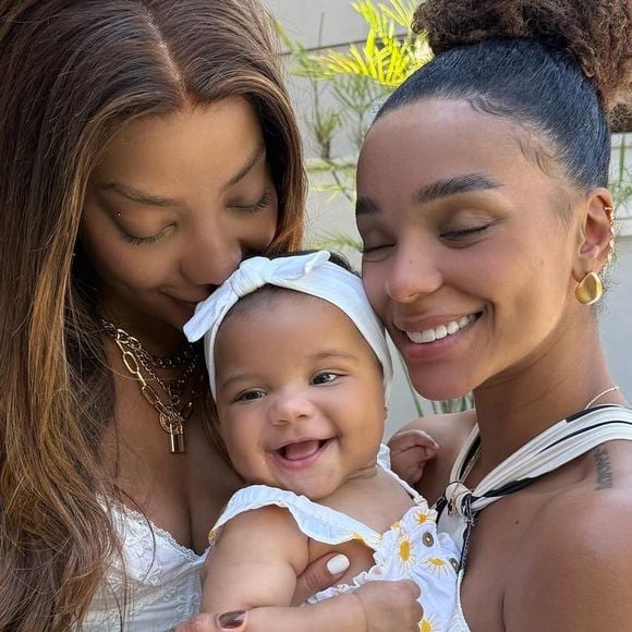 Ludmilla e Brunna Gonçalves mostraram novas fotos da filha, Zuri