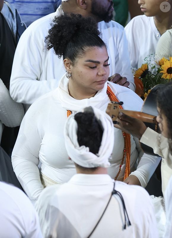 Flora Cruz desabafa nas redes e diz estar “perdida, sem chão” após morte do pai