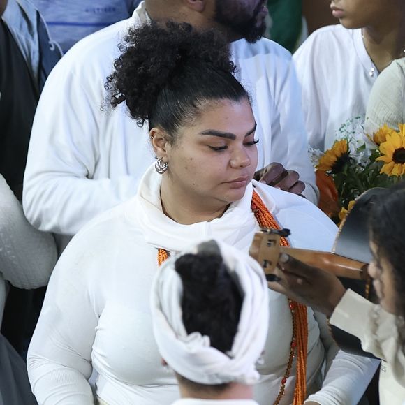 Flora Cruz desabafa nas redes e diz estar “perdida, sem chão” após morte do pai