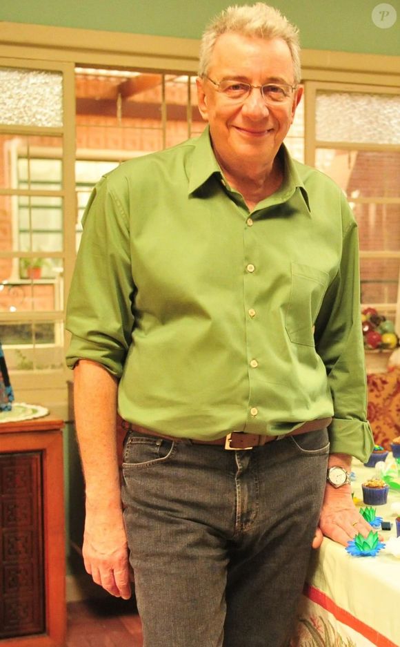 Na série 'A Grande Família', da TV Globo, Lineu (Marco Nanini) se aposenta da Vigilância Sanitária, após mais de 35 anos na ativa, e decide se reinventar, abrindo um pet shop para exercer veterinária