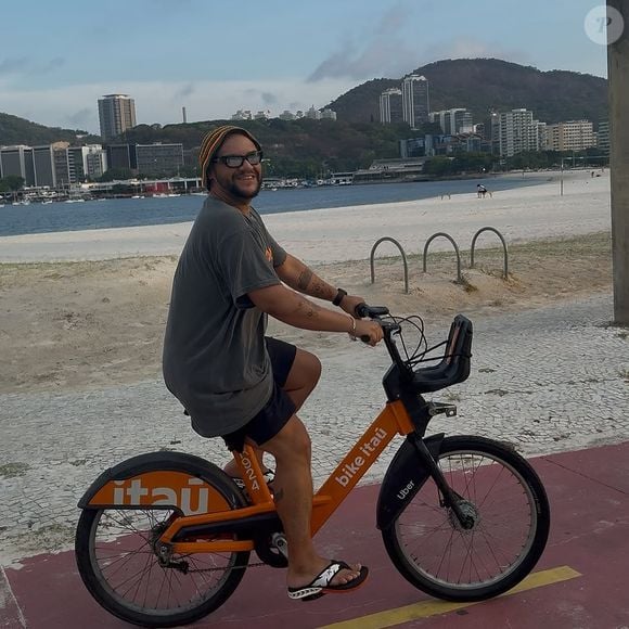 Em seu perfil no Instagram, Gominho publica fotos dos treinos, como corridas, e os passeios de bicicleta.