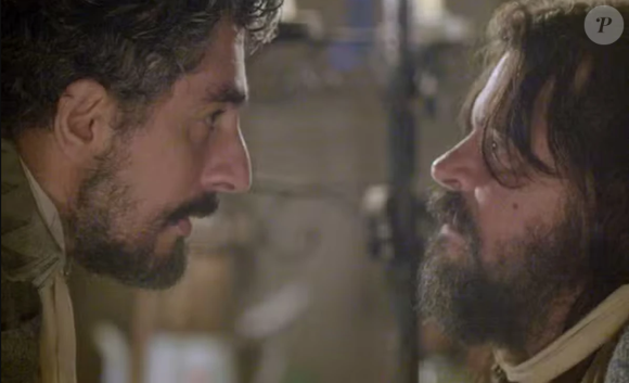 Ariel conversa com Bernardo e tenta ajudá-lo a recuperar a memória