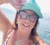 Margareth Serrão surgiu em fotos na web curtindo um passeio em Angra dos Reis.