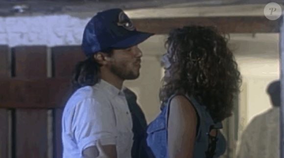 Alaíde e Rafael não são irmãos em 'Rainha da Sucata'. No final, eles se casam e têm um filho.