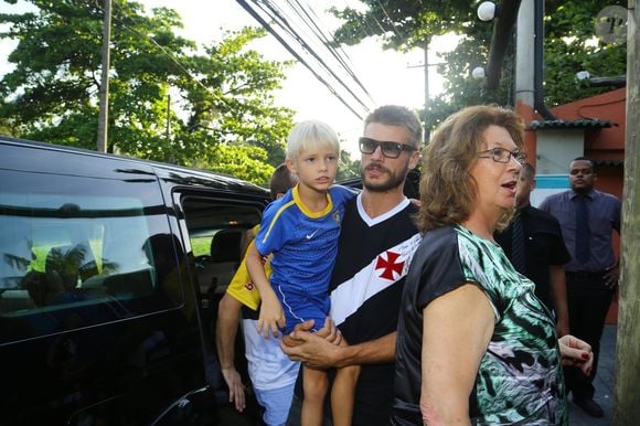 8. O apresentador Rodrigo Hilbert também é conhecido por sua ligação com o Vasco da Gama. A vitória cruz-maltina sobre o Boca Juniors, por 1 a 0, na terça-feira (13), foi um resultado importante para o clube carioca na busca por uma vaga na final da Copa Sul-Americana