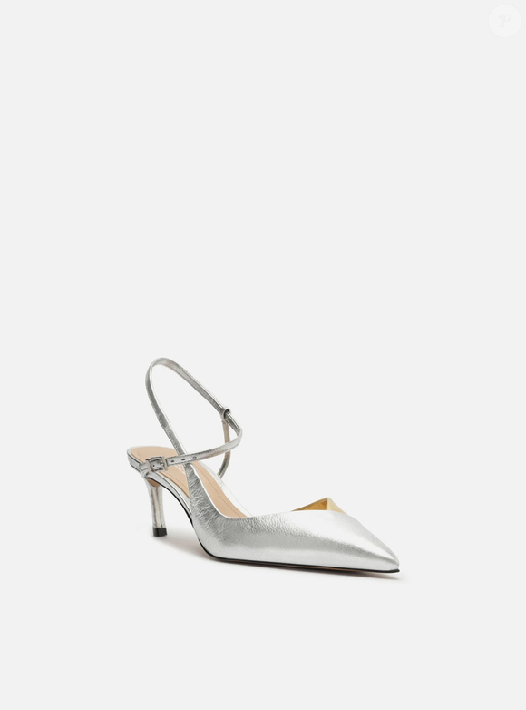 A proposta da sandália slingback da Arezzo permite criar combinações elegantes para diferentes ocasiões, transitando com facilidade entre eventos sociais e produções para o dia a dia, sempre mantendo um visual sofisticado