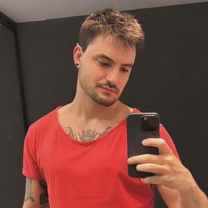 Felipe Neto foi alfinetado por seguidores depois de atacar Virginia: web lembrou que ele já fez propaganda de apostas