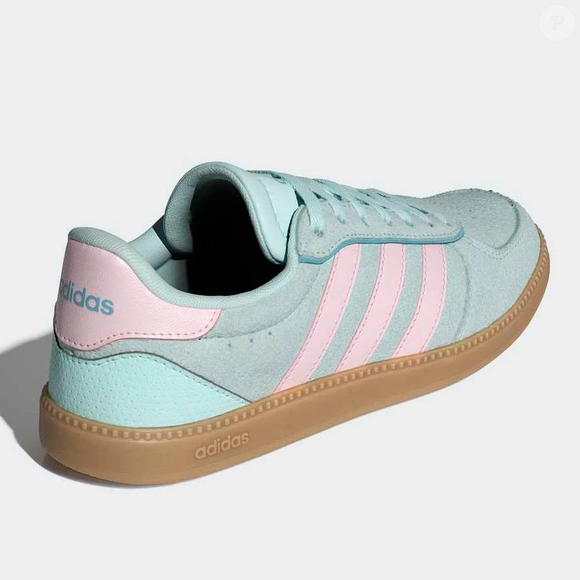 Para quem já cansou de ver (e usar) sempre o mesmo tênis, há uma alternativa tão estilosa quanto e com a vantagem de ainda ser praticamente exclusiva nos pés das fashionistas: o Adidas Breaknet Sleek.