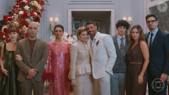 Casamento de Odete Roitman e César chamou atenção pelo look sofisticado da noiva