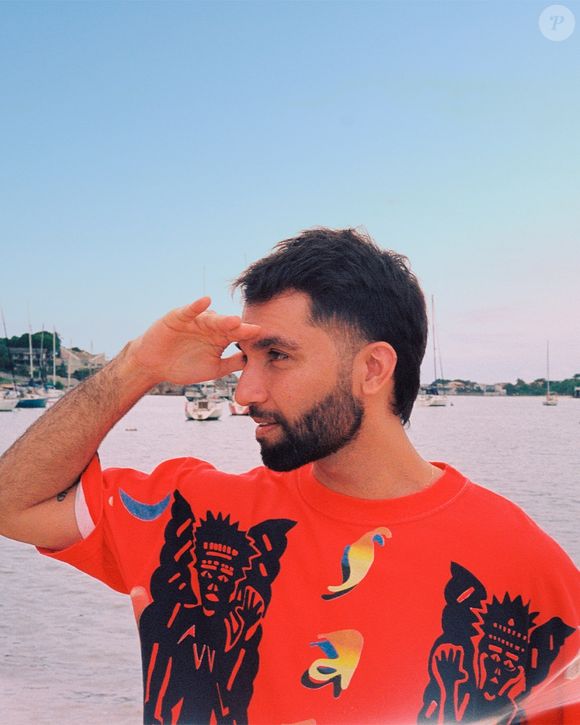 Silva é cantor de MPB e já lançou um álbum de covers