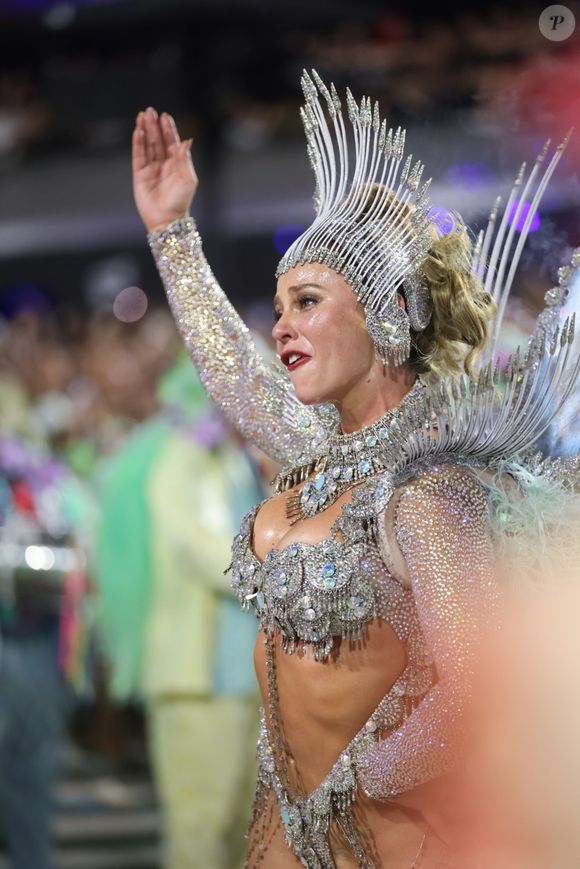 Paolla Oliveira anunciou aposentadoria do posto de rainha de bateria da Grande Rio após o carnaval 2025