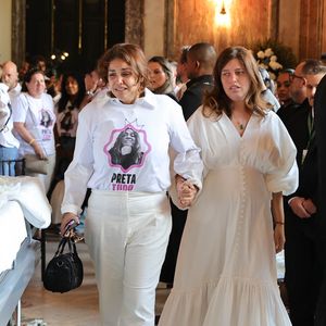 Ju de Paulla, uma das melhores amigas de Preta Gil, participou do velório da cantora no Theatro Municipal do Rio de Janeiro nesta sexta-feira (25)