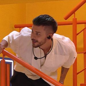 Aline em êxtase! A sister não contém a emoção ao ver Sandy e Junior no BBB 25.
Lágrimas de alegria! O reencontro com os ídolos trouxe à tona lembranças inesquecíveis.