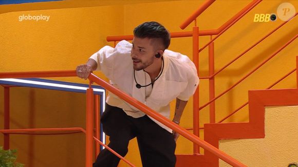 Aline em êxtase! A sister não contém a emoção ao ver Sandy e Junior no BBB 25.
Lágrimas de alegria! O reencontro com os ídolos trouxe à tona lembranças inesquecíveis.