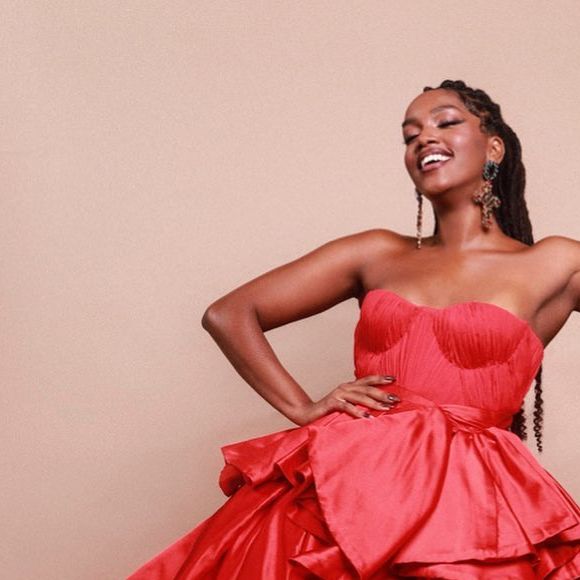 Vestido longo vermelho sem alças: o look de Iza era da marca italiana Dolce & Gabbana