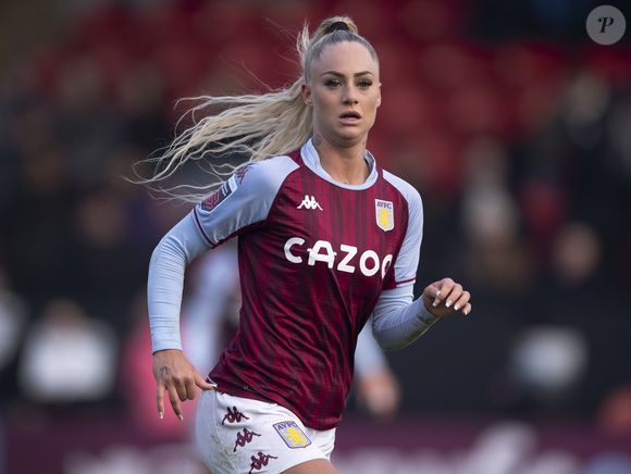 Alisha Lehmann ganhou popularidade por sua beleza e pelo futebol no pé